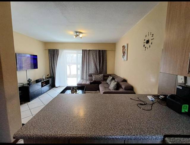 2 BEDROOM APARTMENT FOR SALE IN STONERIDGE